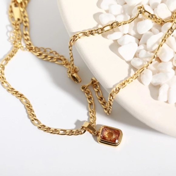 18k Gold Plated Cubic Zirconia Pendant Figaro Chain Necklace - Picture 6 of 9